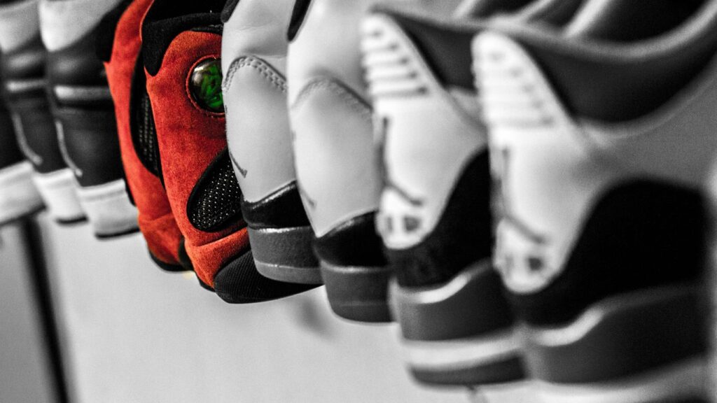 Sourcing Footwear in Jinjiang: Freight Forwarding & Express Shipping for Brands