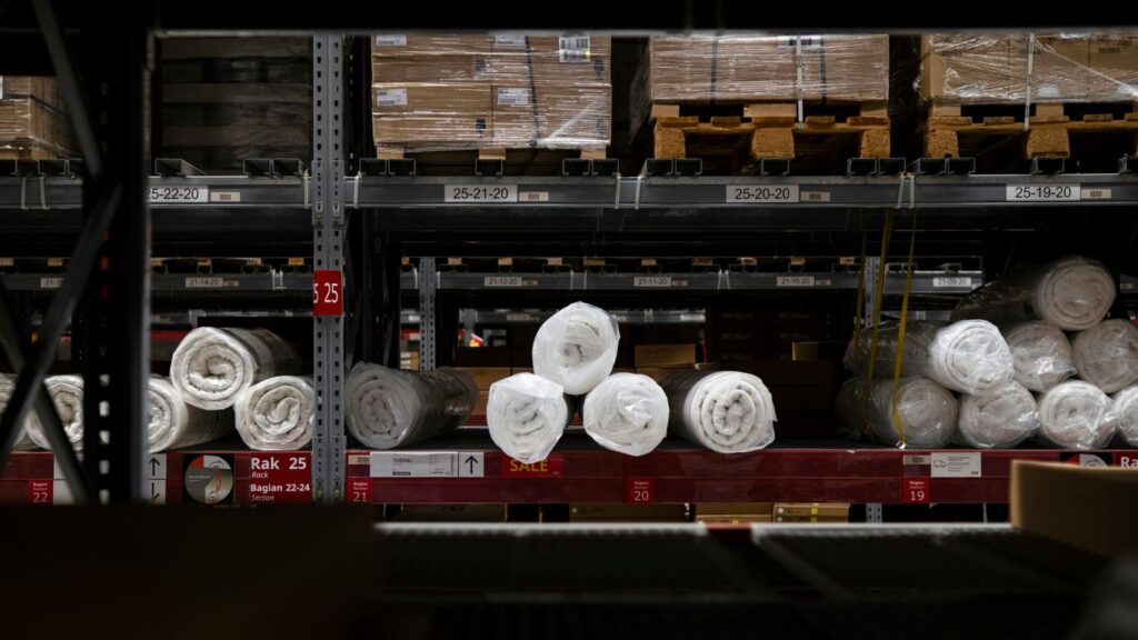 Sourcing Fabric in Keqiao: Shipping Textile Rolls Worldwide from China